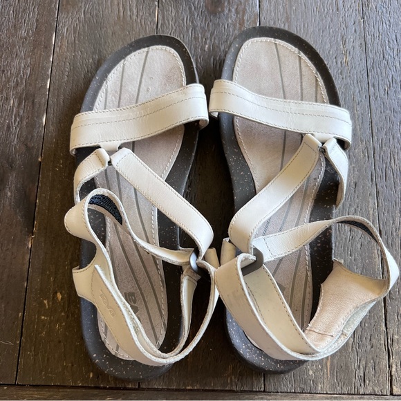 Teva Cabrillo Leather Crossover Sandal for Women Ivory Color Size 9 - Picture 8 of 15